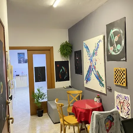 Maison D'artiste Hostel