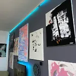 Maison D'artiste Hostel *