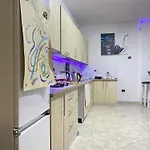 Maison D'artiste Hostel *