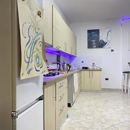 Maison D'artiste Hostel *